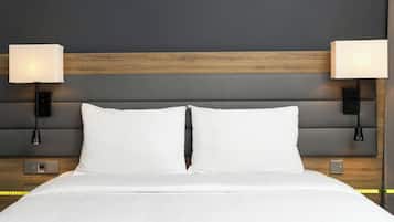 Room, 1 Katil Ratu (Queen) | Peralatan tempat tidur hipoalergenik, meja, kalis bunyi