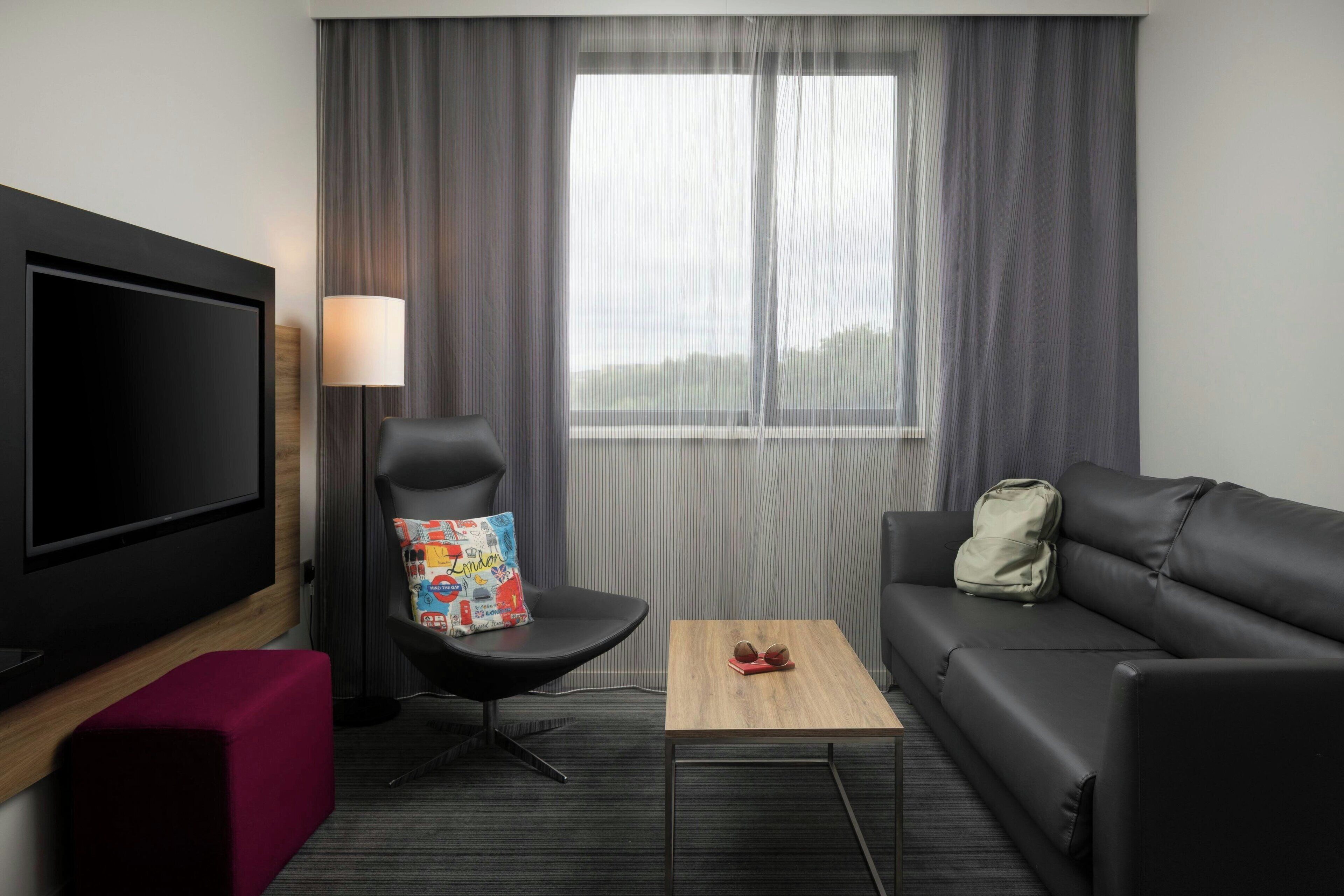 Family Room, 1 Queen Bed with Sofa bed | Hypo-allergenic bedding, desk, soundproofing, iron/ironing board