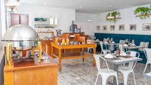 Desayuno buffet incluido todos los días 