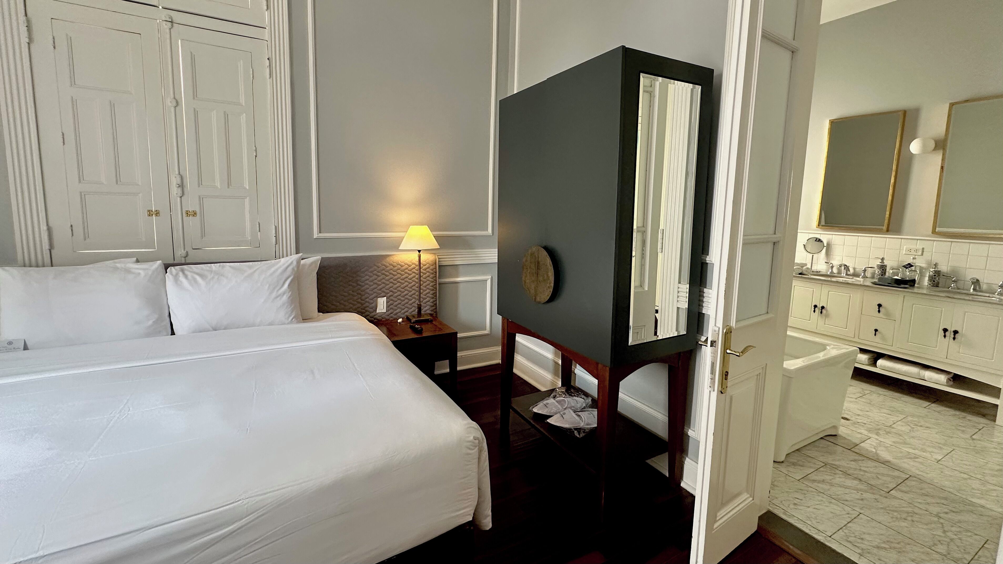 superior room | 1 bedroom, premium bedding, down duvets, in-room safe