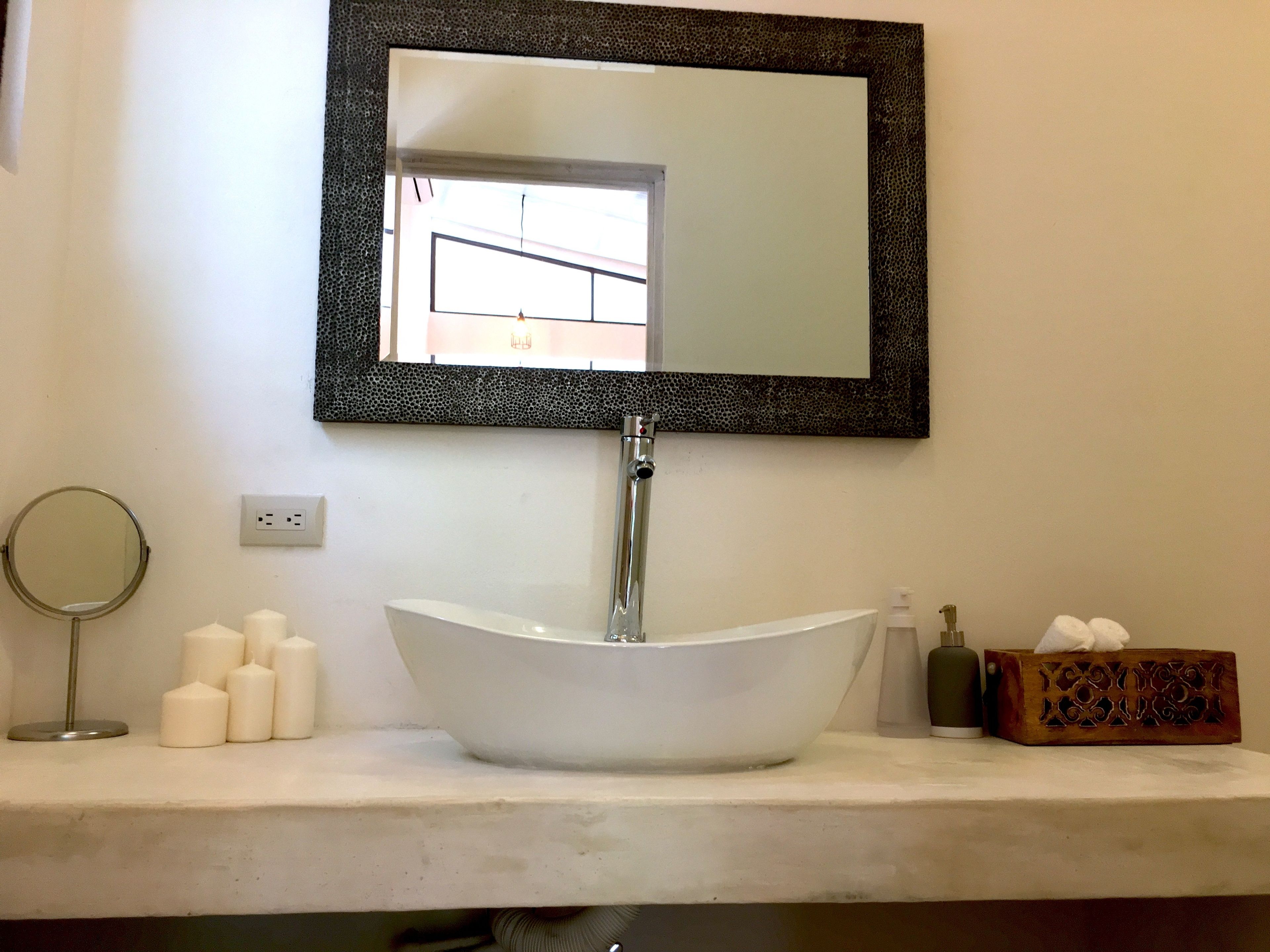 upper suite | bathroom sink