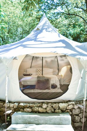 Superior Tent | Decoración personalizada, insonorización y wifi gratis 