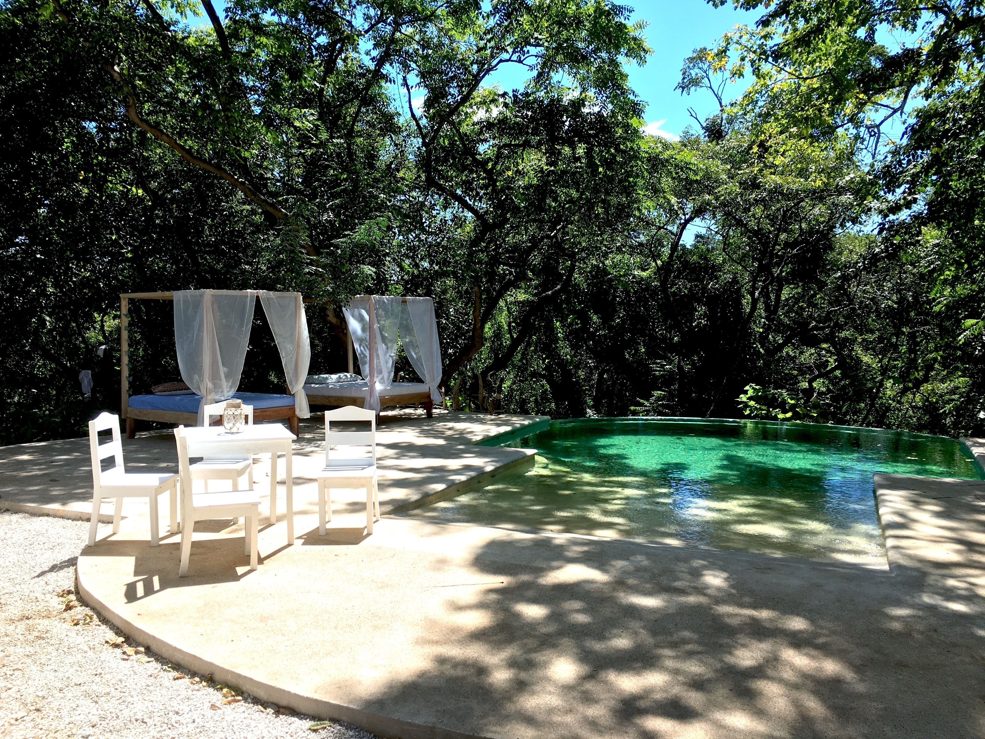 outdoor pool, free pool cabanas, pool loungers