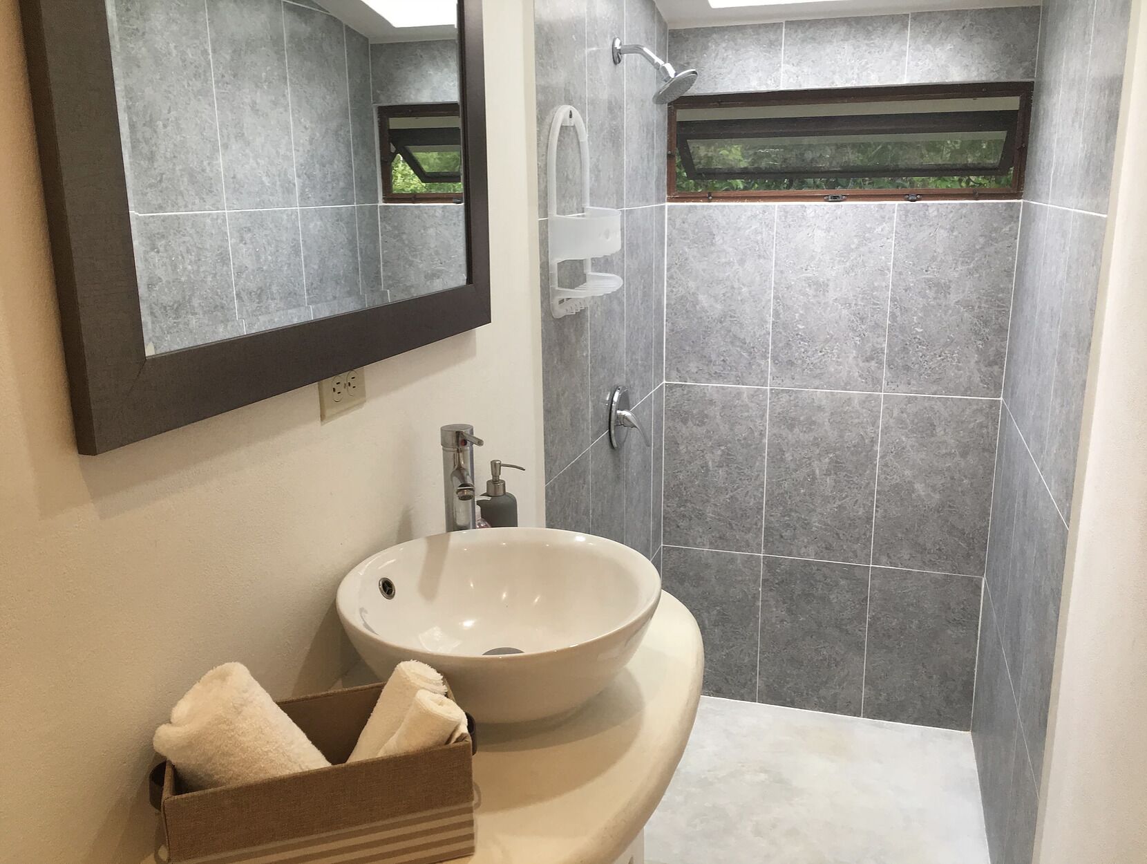 lower suite | individually decorated, soundproofing, free wifi, wheelchair access