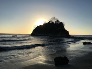 Plage à proximité, yoga sur la plage, canoë