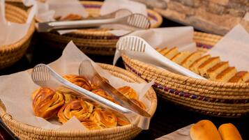 Déjeuner complet (36000 TZS par personne)