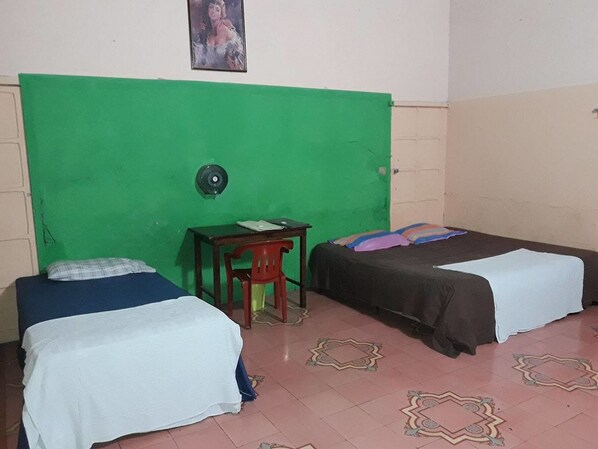 Vierbettzimmer, 2 Queen-Betten, eigenes Bad | 1 Schlafzimmer, hochwertige Bettwaren, kostenloses WLAN