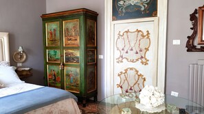 Interior detail - Estes (Crotone)