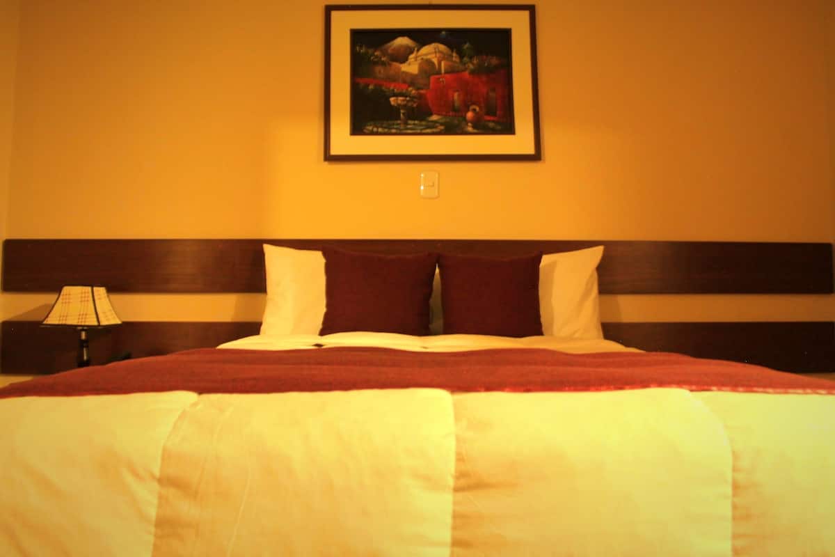 double room, 1 double bed | in-room safe, desk, laptop workspace, blackout curtains