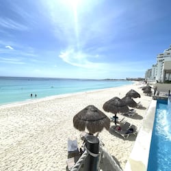 Vista para praia/oceano