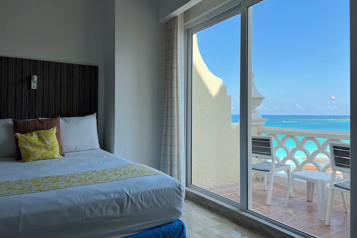 Comfort Studio, Balcony, Sea View | Egyptian cotton sheets, premium bedding, Select Comfort beds, minibar