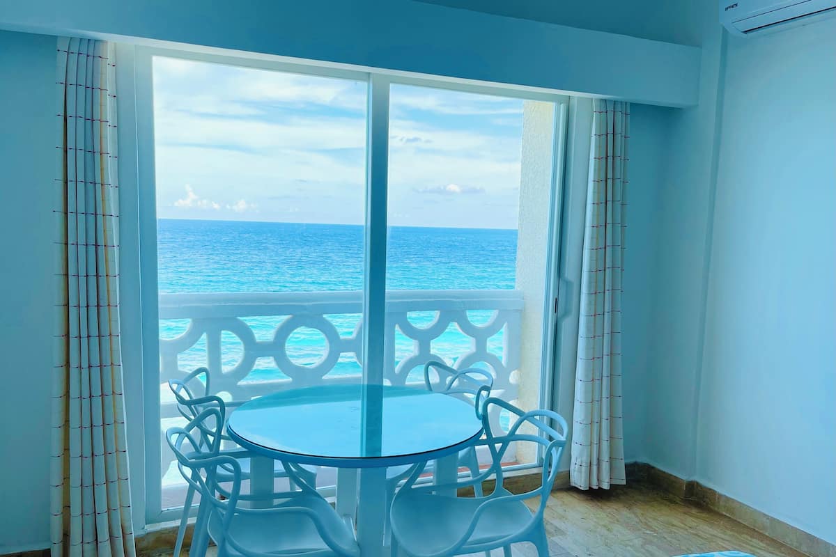 Panoramic Studio | Egyptian cotton sheets, premium bedding, Select Comfort beds, minibar