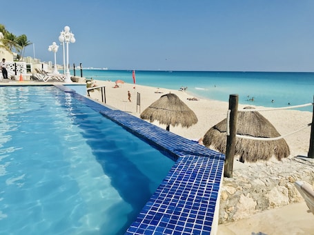 Egyptian cotton sheets, premium bedding, Select Comfort beds, minibar