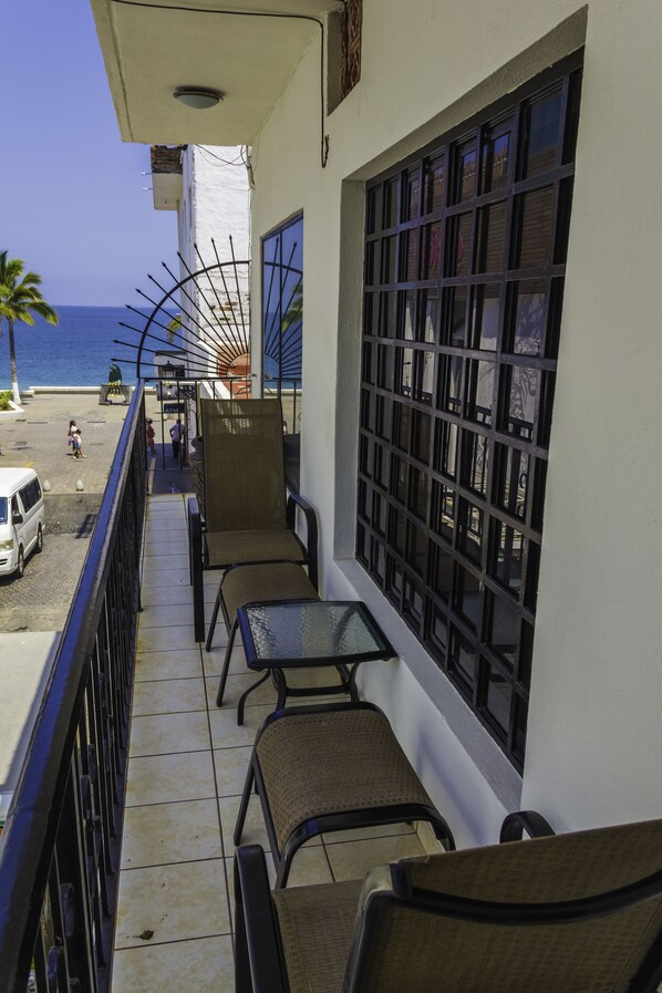 Condo familiar, 2 habitaciones, vista al mar | Balcón