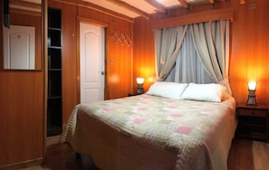 Habitación doble estándar, 1 cama matrimonial, baño privado | Sábanas de algodón egipcio y ropa de cama de alta calidad 