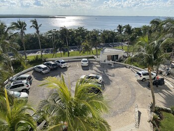 Free self parking at Ocean View Apartments – Delicia