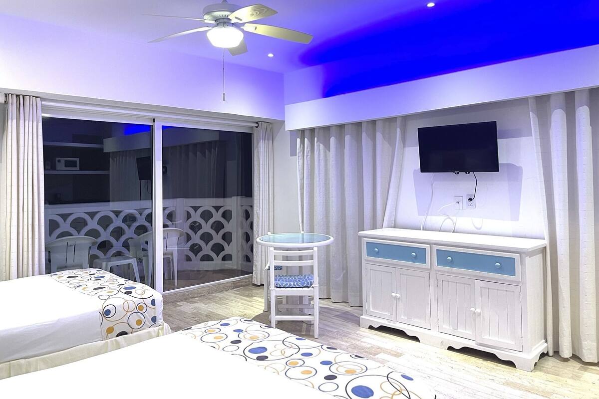 Panoramic Studio, Balcony, Sea View | Premium bedding, pillowtop beds, in-room safe, individually decorated