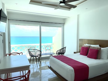 Beach Condo -Panoramic View 180 Degrees | Premium bedding, pillowtop beds, in-room safe, individually decorated at Ocean View Apartments – Delicia