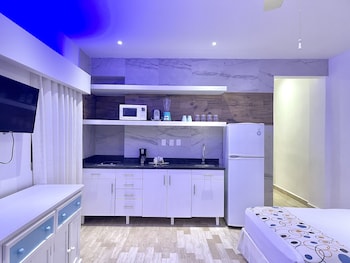 Panoramic Studio, Balcony, Sea View | Private kitchen | Microwave, coffee/tea maker, electric kettle, toaster at Ocean View Apartments – Delicia