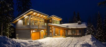 Mountain Modern design at its Finest.  Newly built 4000 sq. ft. home at KHMR.