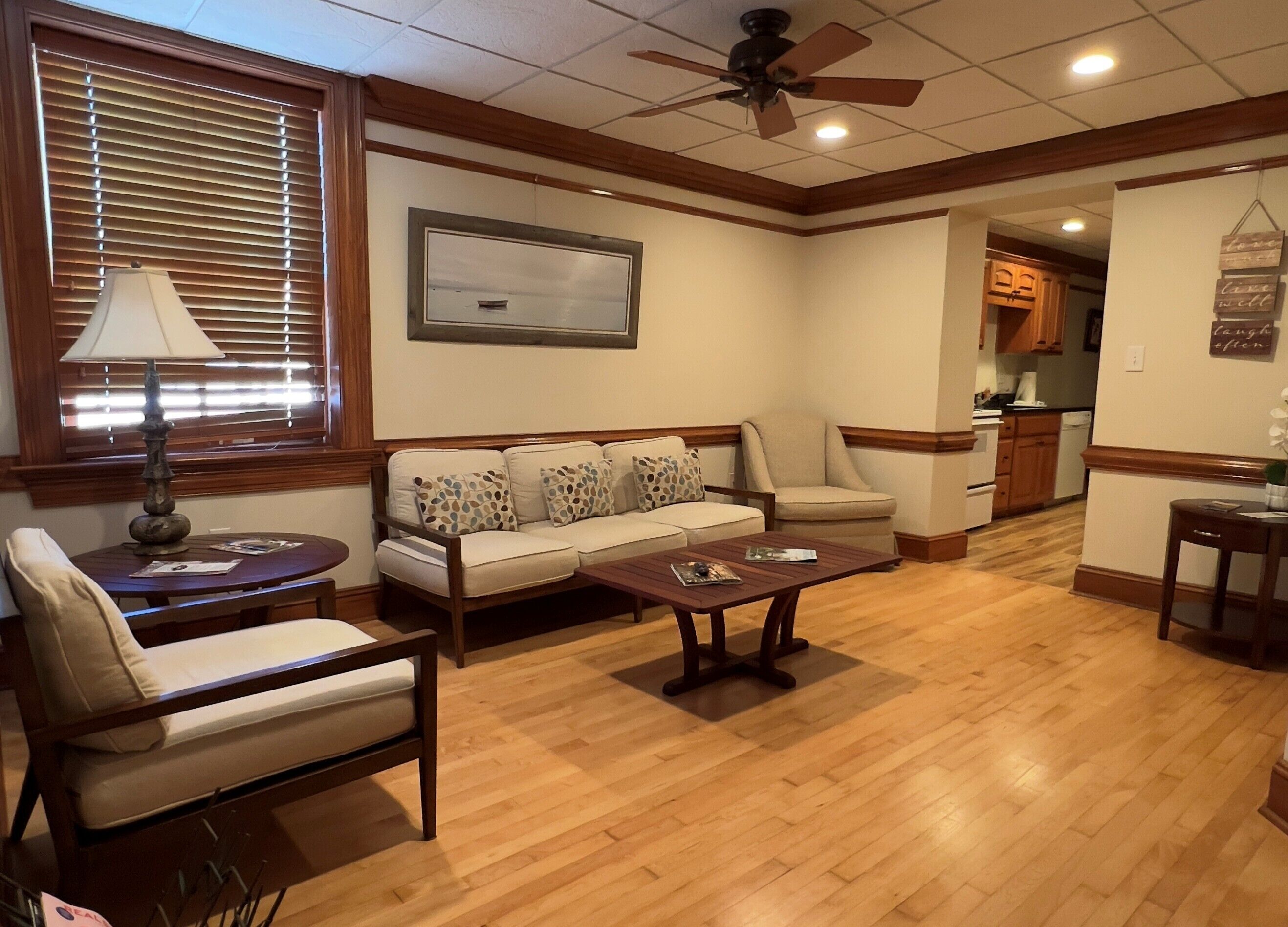 Smart TV, DVD player, books, stereo