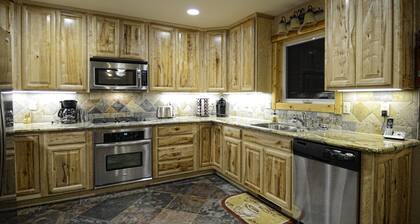 Ylellinen, yksityinen, perheystävällinen. Poreallas, poreallas ja AC