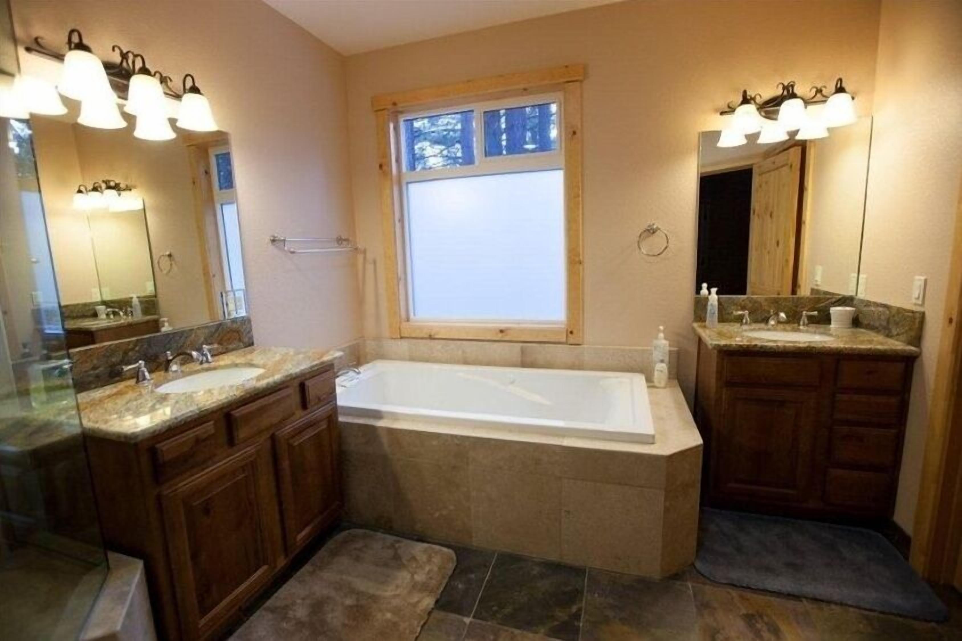 Master bath, Jacuzzi Tub, dual sink