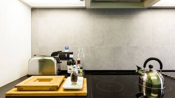 Fridge, microwave, stovetop, dishwasher