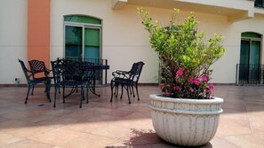 Outdoor dining - Hg Hotel (Zapopan)