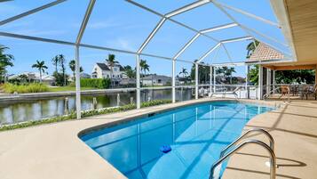 Ulkouima-allas, lämmitetty uima-allas