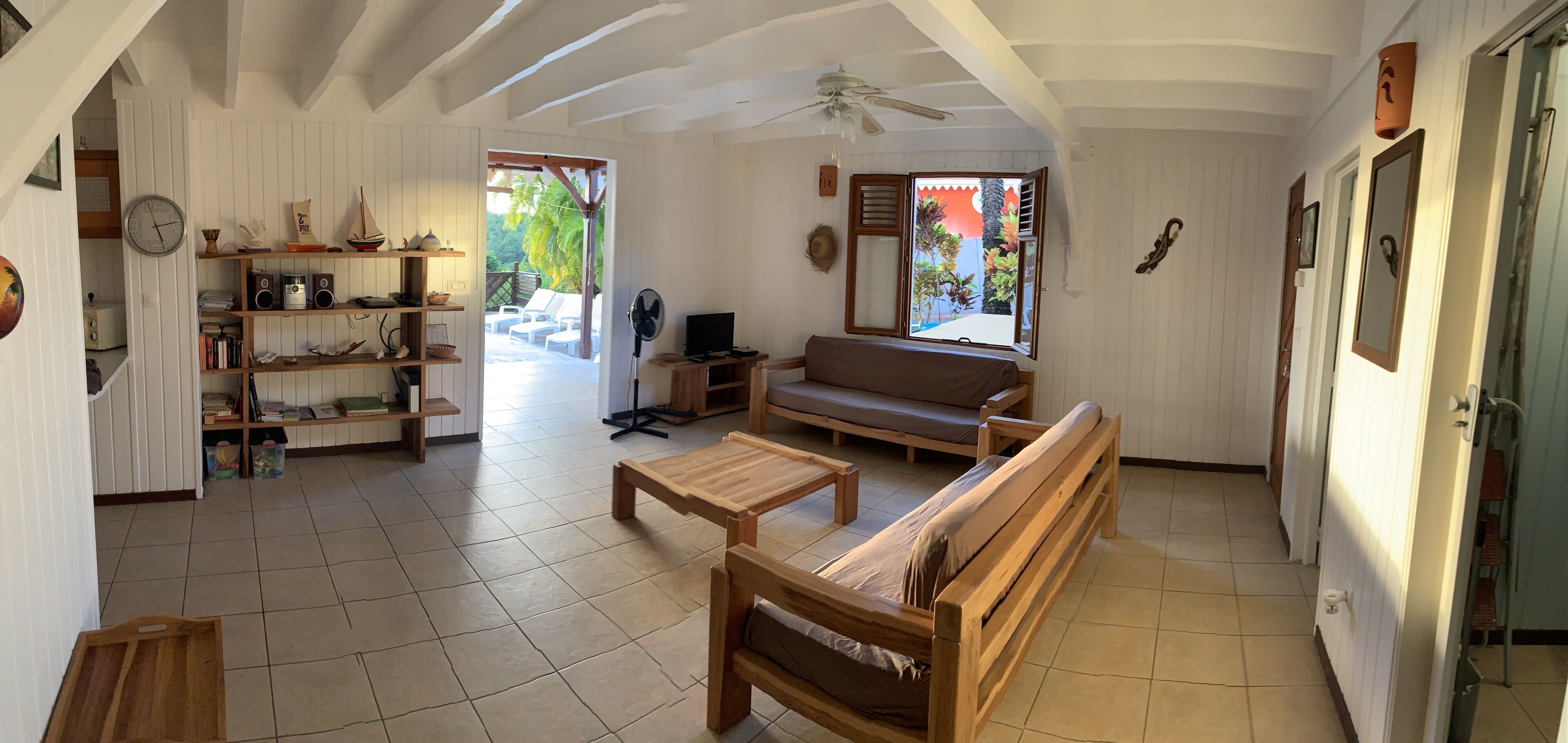 TV, DVD player, books, stereo