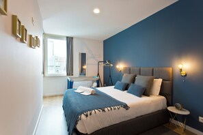 2 quartos, cofres nos quartos, ferros/tábuas de passar roupa