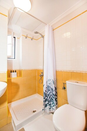 Free toiletries, hair dryer, towels, toilet paper