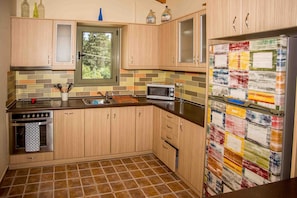 Refrigerador, microondas, horno, placa de cocina