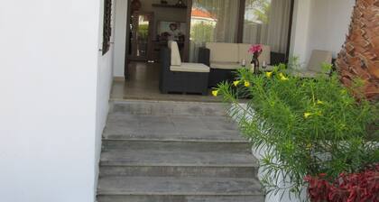 La Palmera apartment, wonderful, quiet and very close to the beach
