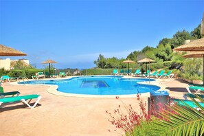 Indoor pool, sun loungers - La Manga Club Golf Resort : Penthouse with magnificent views and splendid pools (Atamaria)