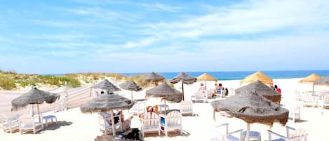 Una spiaggia nelle vicinanze