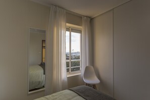 3 Schlafzimmer, Schreibtisch, schallisolierte Zimmer