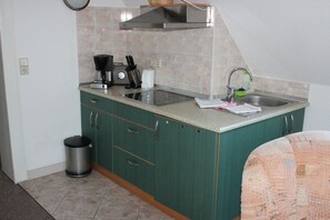 Fridge, stovetop, coffee/tea maker, toaster