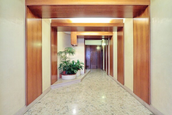 المنشأة من الداخل