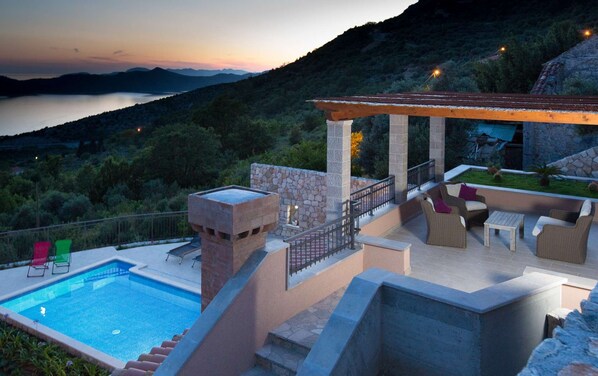 Property grounds - Villa Dias -stunning sea views, pool, sauna and beautiful terraces for 12 guests by MyWaycation (Brsecine)