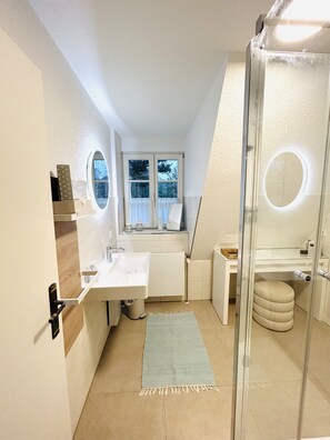 淋浴設備、風筒、提供毛巾、番梘