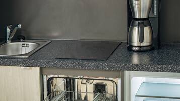 Kühlschrank, Mikrowelle, Herdplatte, Geschirrspüler