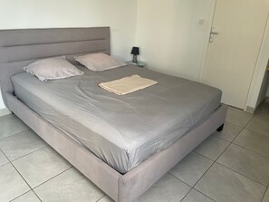 1 chambre, fer et planche à repasser, lit parapluie, Wi-Fi gratuit