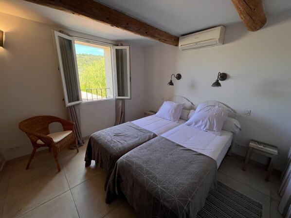 2 Schlafzimmer, Bügeleisen/Bügelbrett, Reisekinderbett, kostenloses WLAN