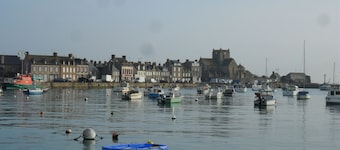 House center of barfleur