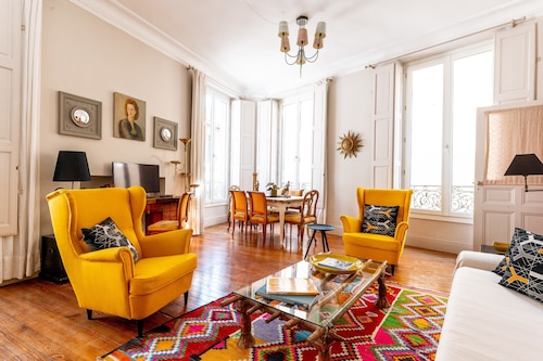 CHARMING APARTMENT / HISTORICAL CENTER AVIGNON / 200m PALACE OF POPES/AC