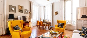 CHARMING APARTMENT / HISTORICAL CENTER AVIGNON / 200m PALACE OF POPES/AC
