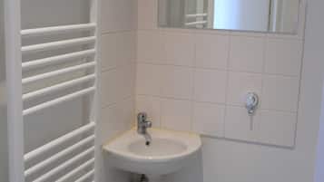 Dusch, handdukar och toalettpapper