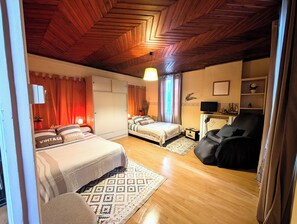 3 bedrooms, desk, soundproofing, iron/ironing board